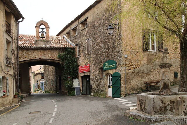 Una calle de Tourtour