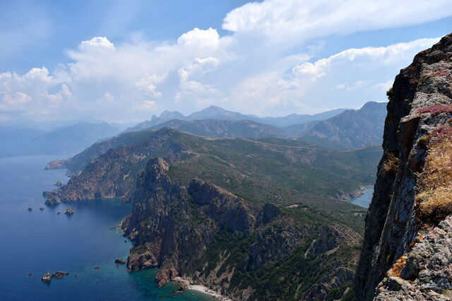 Vistas de las montañas en Córcega