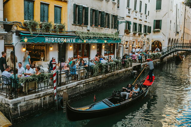 Comer en Venecia