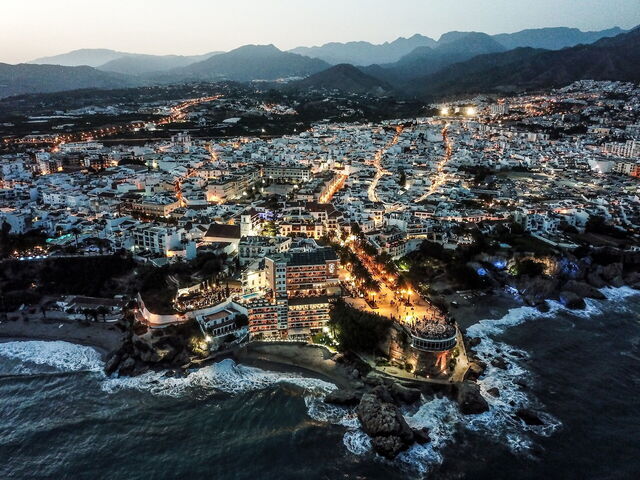 Nerja al Atardecer