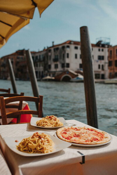 Comer en Venecia