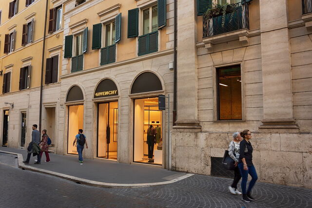 Via Condotti, Givenchy