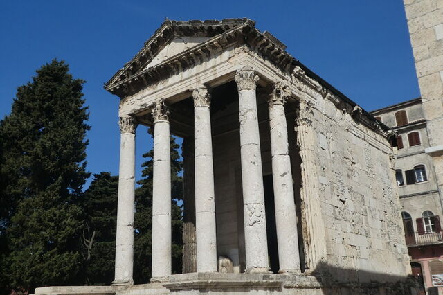 Templo de Augusto, Pula