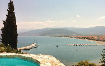 Paralio Astros, piscina