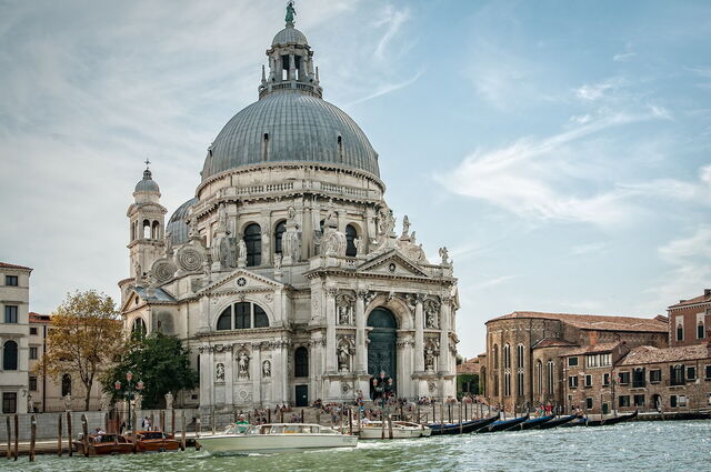 Santa Maria della Salute, exterior