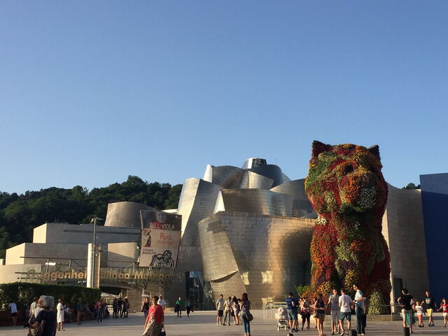 El Cachorro de Koons en frente de Bilbao