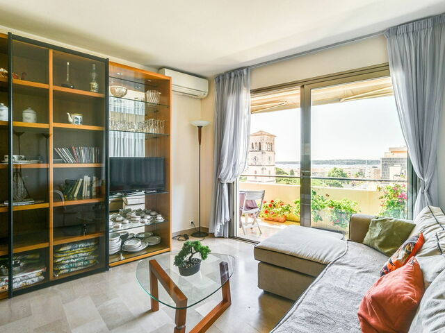 Le Katia, Interior
