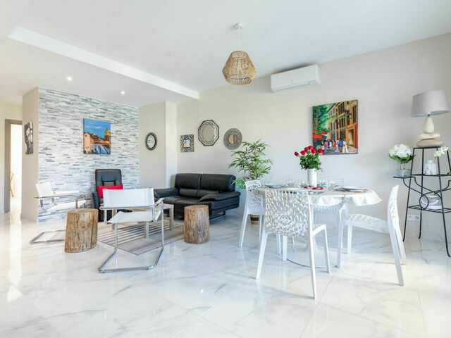 Le Puget, Interior