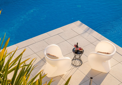 Old Olive I, junto a la piscina