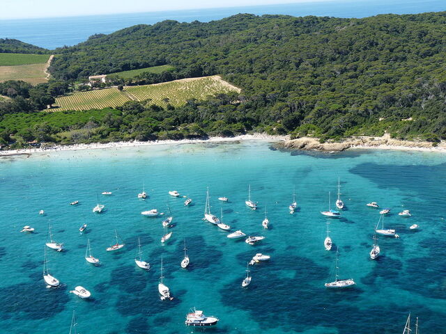 Barcos en el mar en Porquerolles