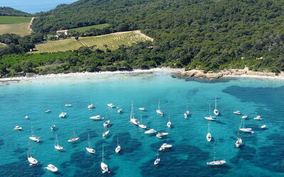 Barcos en el mar en Porquerolles