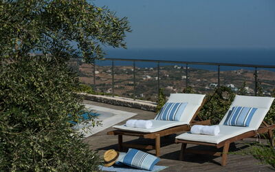 Villa Ethniki, junto a la piscina