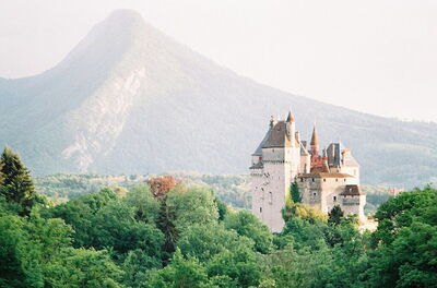 Vista del Château de Menthon-Saint-Bernard