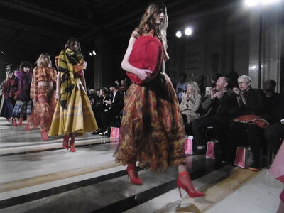 Katie Ann McGuigan AW17 Desfile