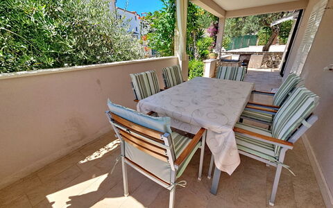 Vinka: Mueble, Silla, Mueble Para Exteriores, Mesa, Mesa Al Aire Libre, Sombra, Cocina Y Comedor Mesa, Patio Interior, Balcón, Patio