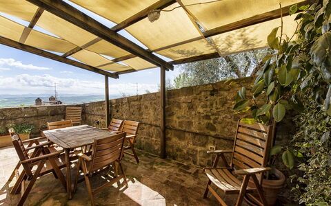 Villa Piazza Della Fortezza: Propiedad, Bienes Raíces, Edificio, Habitación, Casa, Diseño De Interiores, Mueble, Casa, Cabaña, Inmuebles