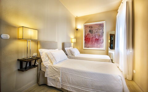 Villa Piazza Della Fortezza: Habitación, Cama, Habitación, Mueble, Propiedad, Sábana, Diseño De Interiores, Marco De La Cama, Suite, Lecho