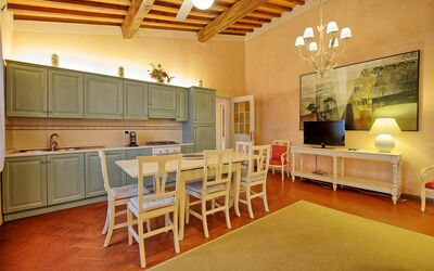 Giaggiolo: Habitación, Edificio, Mueble, Diseño De Interiores, Propiedad, Techo, Suelo, Mesa, Madera Dura, Gabinetes