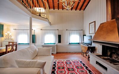 Timo: Habitación, Propiedad, Sala, Diseño De Interiores, Techo, Mueble, Edificio, Casa, Casa, Bienes Raíces