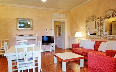 Lavanda: Habitación, Mueble, Propiedad, Sala, Diseño De Interiores, Edificio, Mesa, Casa, Suelo, Bienes Raíces