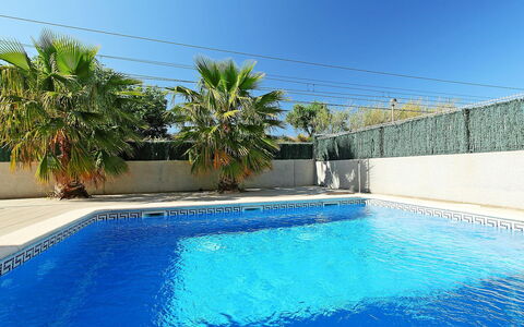 Cambrils 193: Agua, Cielo, Tiempo De Día, Propiedad, Planta, Piscina, Azul, Azur, Sombra, Edificio