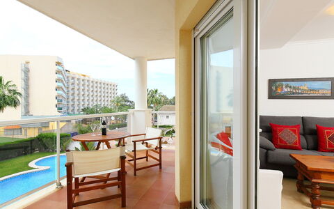 Estrella del Mar: Mueble, Planta, Propiedad, Cielo, Mesa, Edificio, Agua, Ventana, Sombra, Sala