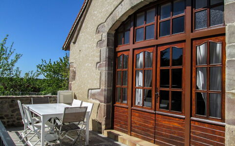 La Grange: Propiedad, Madera, Mesa, Cielo, Sombra, Silla, Arquitectura, Enladrillado, Ladrillo