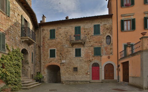 Villa Fracassini: Edificio, By, Propiedad, Arquitectura, La Arquitectura Medieval, Fachada, Pared, Barrio, Patio, Casa