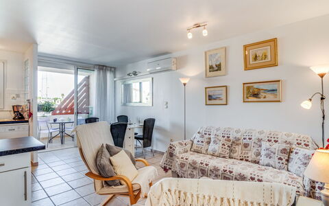 Les Quais de L'Amirauté: Marco, Mueble, Propiedad, Sofá, Madera, Sala, Encendiendo, Ventana, Suelo, Diseño De Interiores