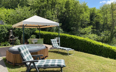 Il Palazzetto: Planta, Mesa, Propiedad, Planta De La Comunidad, Mueble, Cielo, Botánica, Naturaleza, Paraguas, Mesa Al Aire Libre