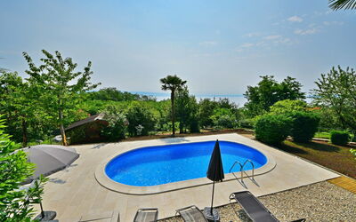 Lovran 302: Agua, Cielo, Planta, Propiedad, Piscina, Naturaleza, Azur, Sombra, Árbol, Mueble Para Exteriores