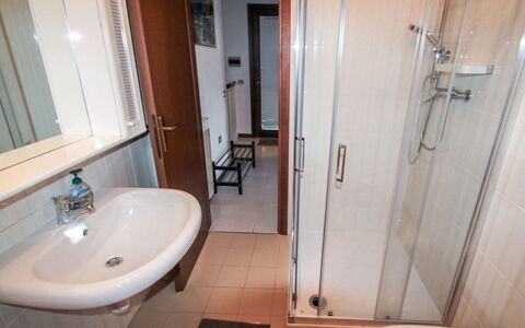 La Romantica: Propiedad, Arreglo De Tubería, Lavabo, Grifo, Baño, Lavabo Del Baño, Bañera, Diseño De Interiores, Madera