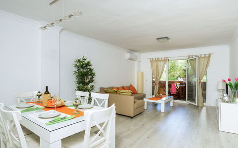 Apartamentos Pueblo Valleverde: Propiedad, Blanco, Habitación, Diseño De Interiores, Suelo, Mueble, Edificio, Techo, Casa, Comedor