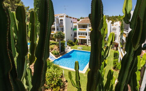 Apartamentos Pueblo Valleverde: Cielo, Planta, Propiedad, Azur, Agua, Botánica, Vegetación, El Terreno Del Lote, Hierba, Biome