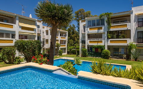 Apartamentos Pueblo Valleverde: Propiedad, Edificio, Piscina, Bienes Raíces, Barrio Residencial, Recurso, Casa, Departamento, Arquitectura, By