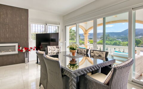 Costa Celia: Propiedad, Habitación, Edificio, Mueble, Diseño De Interiores, Bienes Raíces, Casa, Casa, Mesa, Suelo