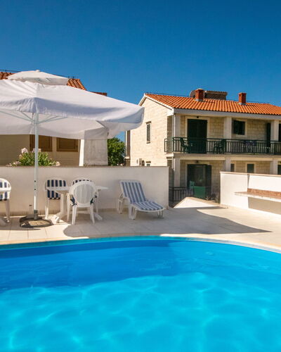 Orebić 122: Agua, Cielo, Propiedad, Edificio, Piscina, Planta, Azur, Sombra, Mueble Para Exteriores, Sunlounger