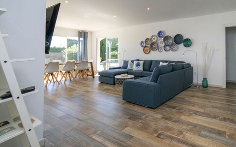 Trebol: Suelos De Madera, Piso, Suelo, Diseño De Interiores, Madera, Suelo Laminado, Mueble, Sala, Madera Dura, Sofá