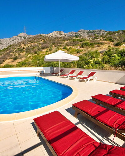 Orebić 121: Agua, Cielo, Propiedad, Piscina, Azur, Mueble Para Exteriores, Árbol, Edificio, Sunlounger, Sombra