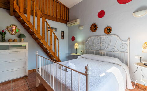 Villa Lavanda: Habitación, Habitación, Mueble, Propiedad, Cama, Diseño De Interiores, Pared, Suelo, Producto, Techo