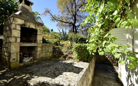 Villa Palma: Planta, Cielo, Árbol, Hierba, Edificio, Paisaje Natural, Paisaje, Área Rural, Cabaña, Superficie De La Carretera