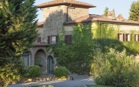Fattoria Di Quercia Al Poggio: Propiedad, Casa, Edificio, Inmuebles, Casa, Árbol, Bienes Raíces, Arquitectura, Botánica, Pared