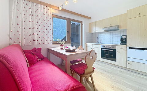 Aschau im Zillertal 495: Mueble, Diseño De Interiores, Techo, Habitación, Casa, Departamento, Suelos De Madera, Silla, Sala, Manchas De Madera