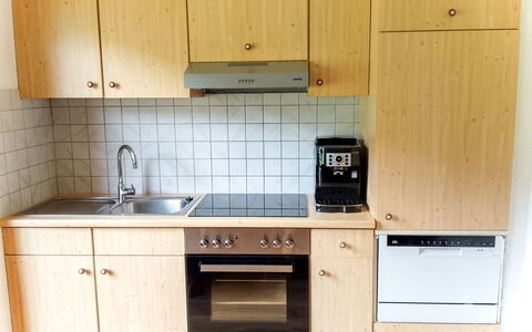Aschau im Zillertal 495: Aparato De Cocina, Cocina, Gabinetes, Mostrador, Electrodoméstico, Madera, Mueble, Piso, Fregadero, Lavabo