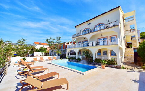 Stana: Propiedad, Edificio, Bienes Raíces, Casa, Inmuebles, Casa, Recurso, Piscina, Departamento, Villa