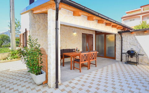 Ante: Planta, Edificio, Cielo, Propiedad, Mueble, Mesa, Madera, Sombra, Diseño De Interiores, Casa