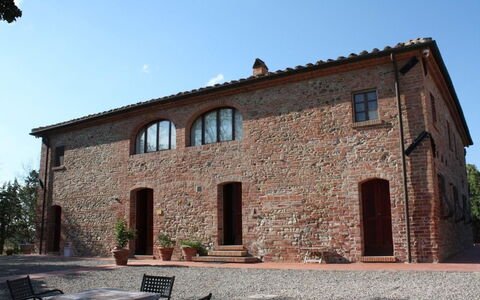Agriturismo Il Gattero: Propiedad, Casa, Edificio, Fachada, Pared, Arquitectura, Ladrillo, Villa, Bienes Raíces, Casa De Campo