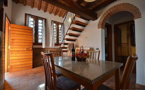 Agriturismo Il Gattero: Propiedad, Habitación, Edificio, Diseño De Interiores, Mueble, Casa, Techo, Bienes Raíces, Haz, Comedor