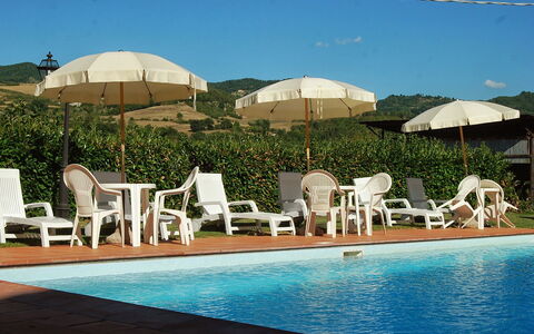 Villa Sieve: Piscina, Recurso, Propiedad, Vacaciones, Ocio, Casa, Bienes Raíces, Sunlounger, Edificio, Mueble Para Exteriores