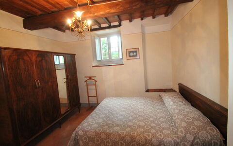 Villa Latera: Habitación, Propiedad, Habitación, Cama, Mueble, Edificio, Techo, Marco De La Cama, Sábana, Diseño De Interiores